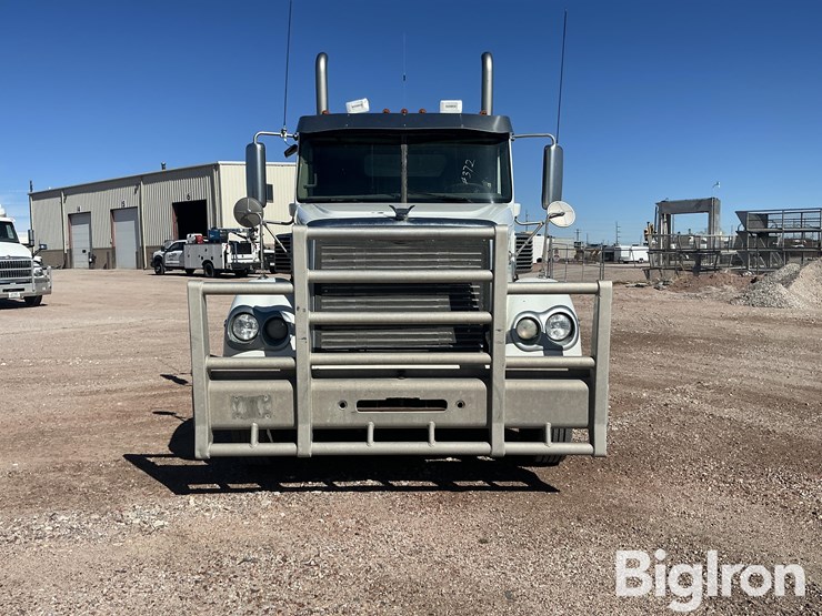 2017-freightliner-coronado-132-image-2