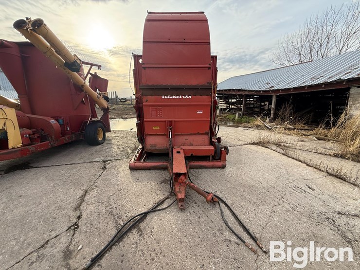 hesston-stackhand-10-forage-stacker-image-2