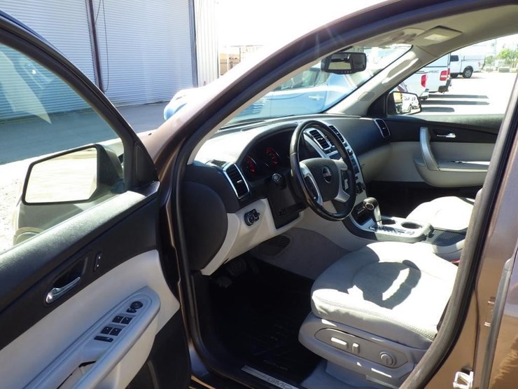 2012-gmc-acadia-image-5