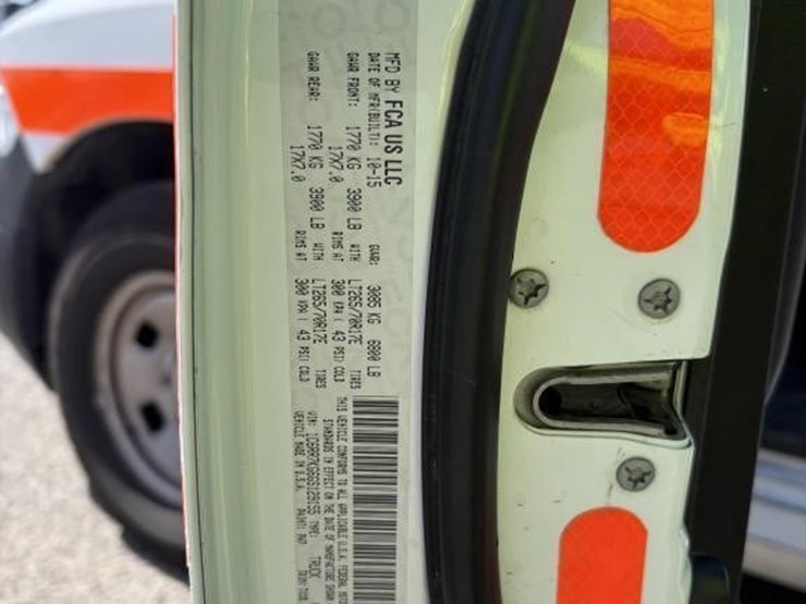 2016-dodge-1500-image-17