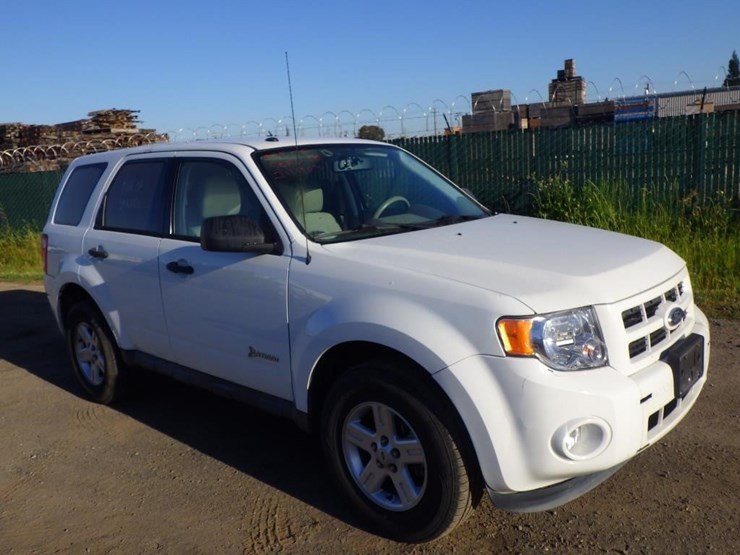 2011-ford-escape-image-2