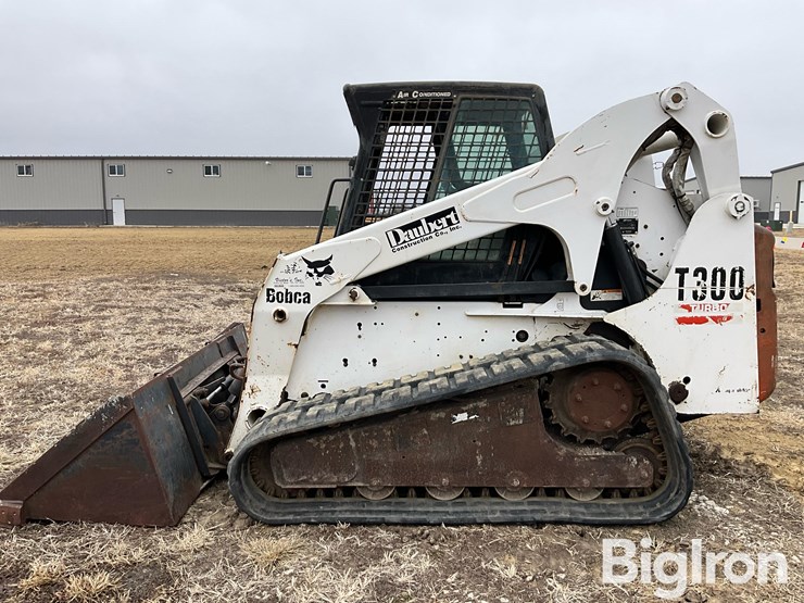 2004-bobcat-t300-image-8
