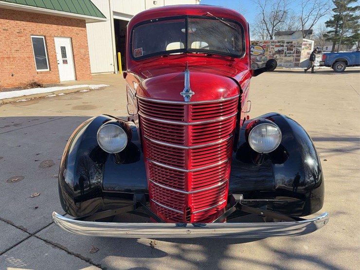 1937-international-d2-panel-truck-image-5