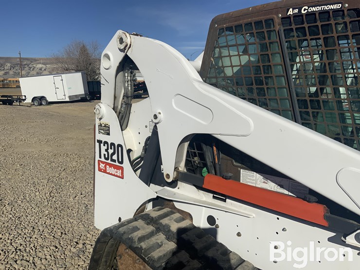 2008-bobcat-t320-image-17