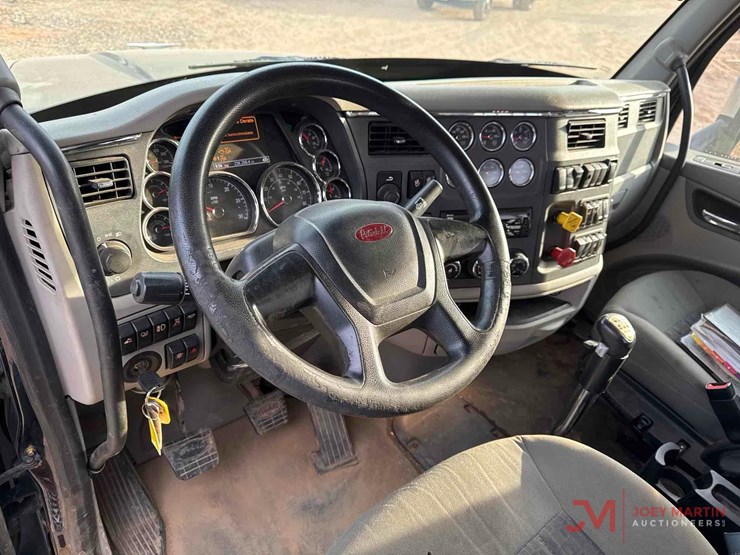 2019-peterbilt-567-image-29