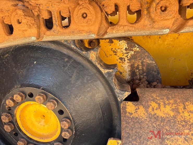 2016-deere-650k-lgp-image-16