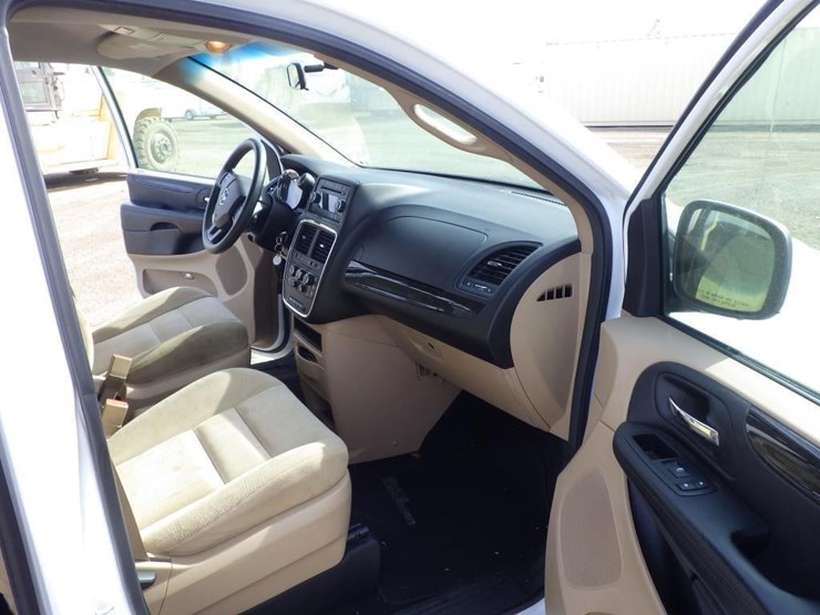 2015-dodge-grand-caravan-image-6