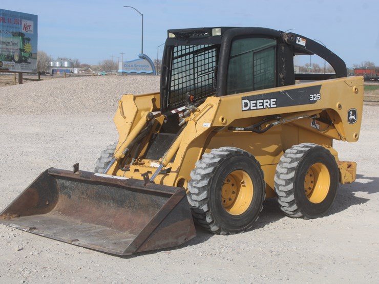 john-deere-325-image-9