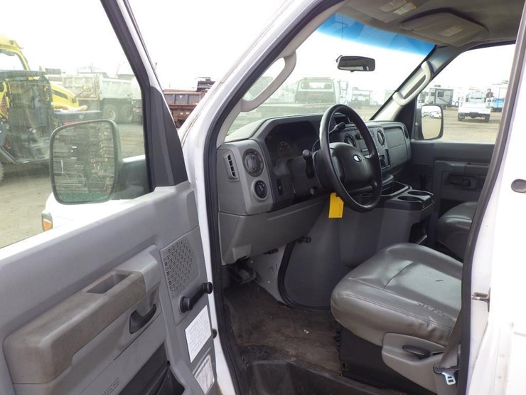 2009-ford-econoline-350-image-5