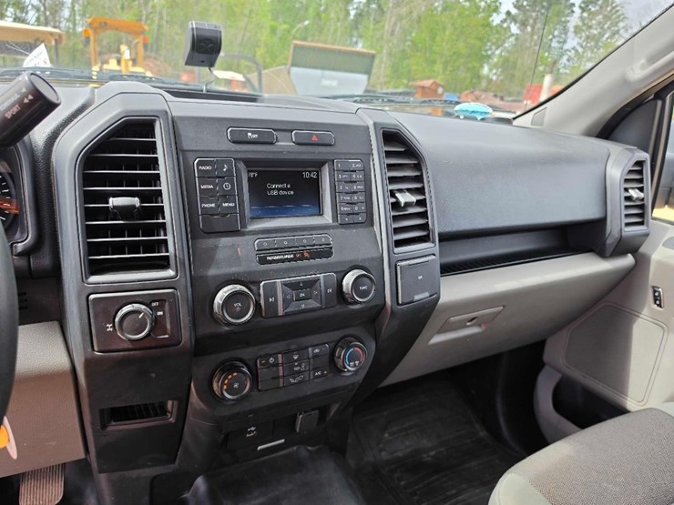 2017-ford-f150-xl-image-12