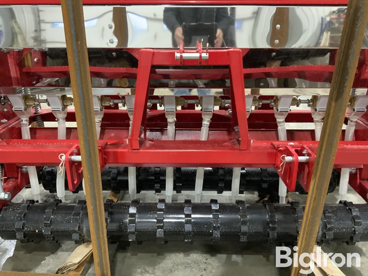 2025-massey-ferguson-730-image-19