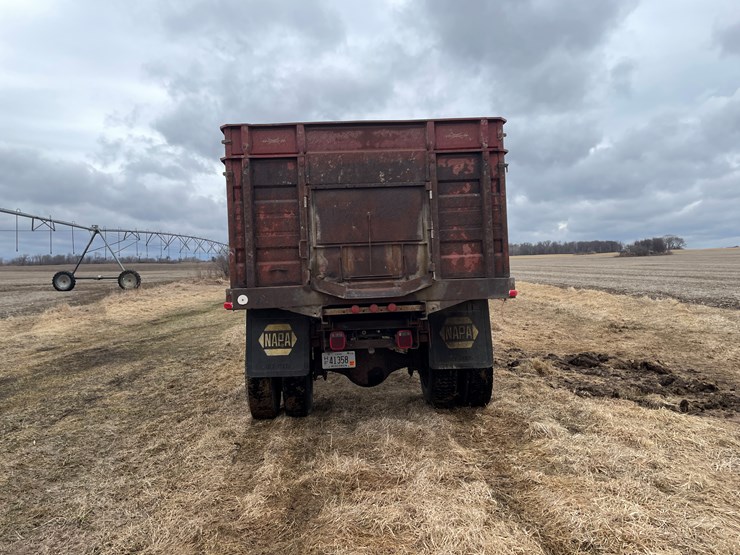 #113-•-1982-international-1754-single-axle-grain-truck-(has-wi-title)-image-5