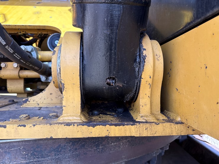 2011-caterpillar-336e-image-32