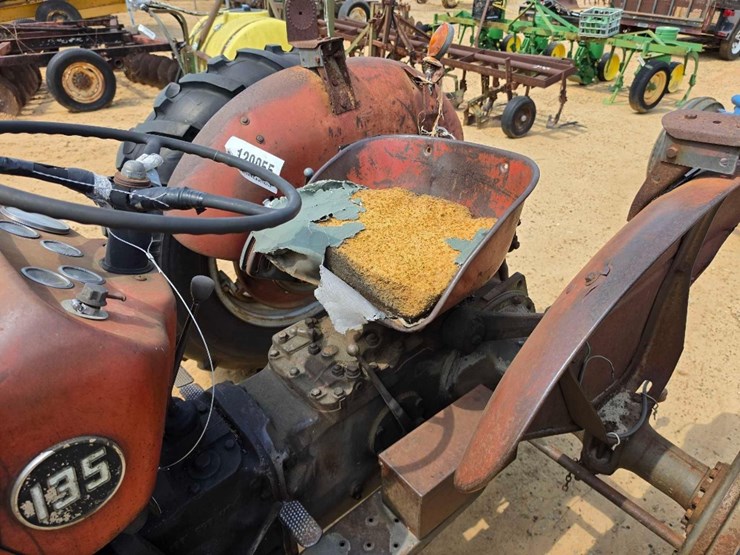 massey-ferguson-135-image-7