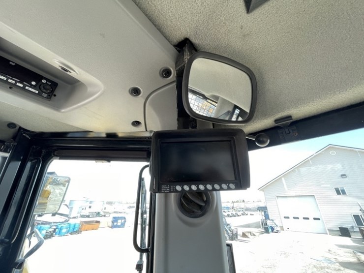 2015-caterpillar-d8t-image-54