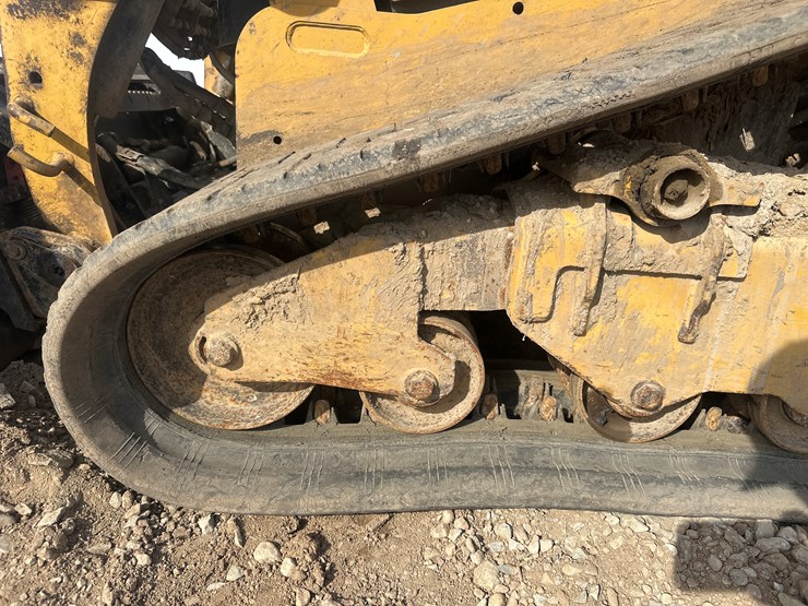 2017-caterpillar-239d-image-49