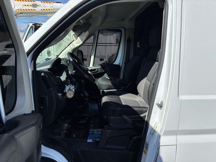 2021-utility-van-image-10