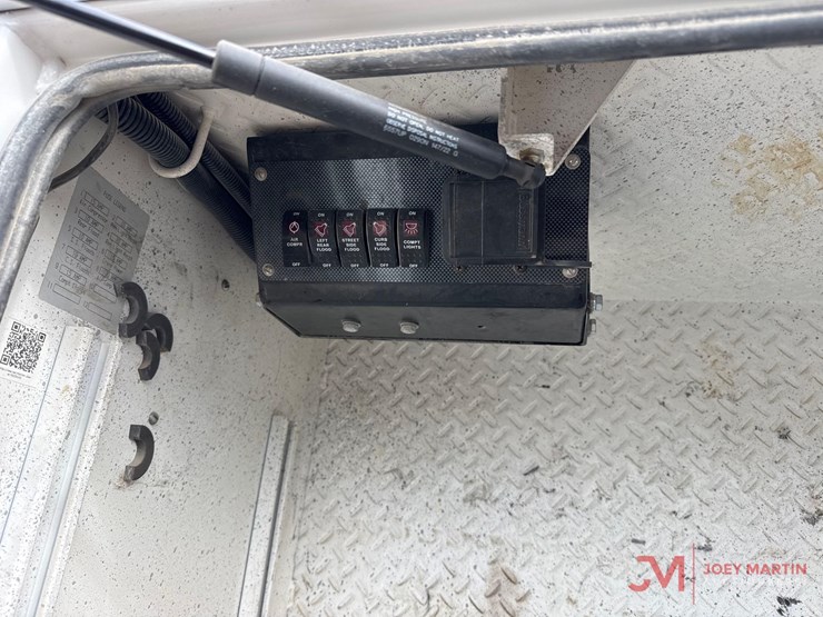 peterbiltpb337-service-truck-image-30