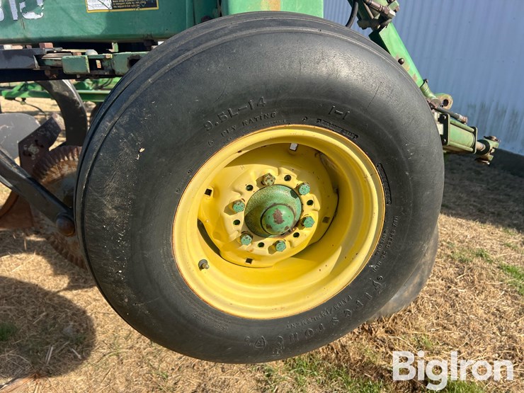 john-deere-2810-image-16