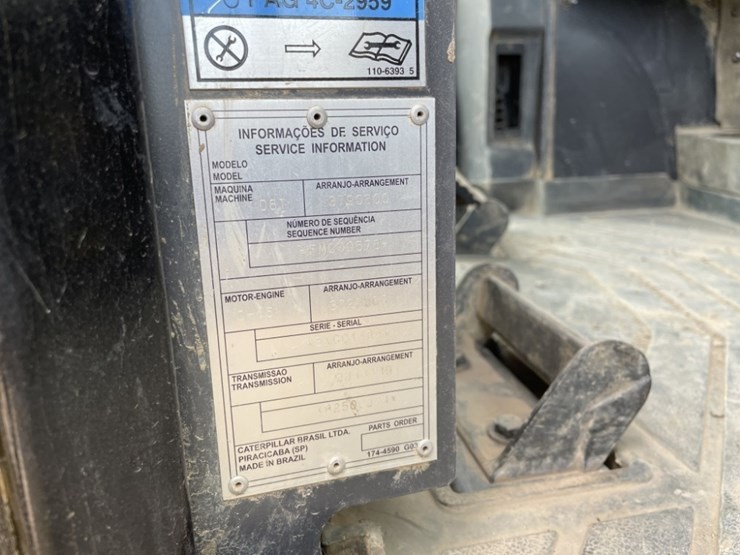 2015-caterpillar-d8t-image-57