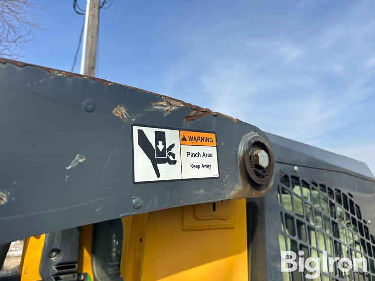 2015-deere-326e-image-17