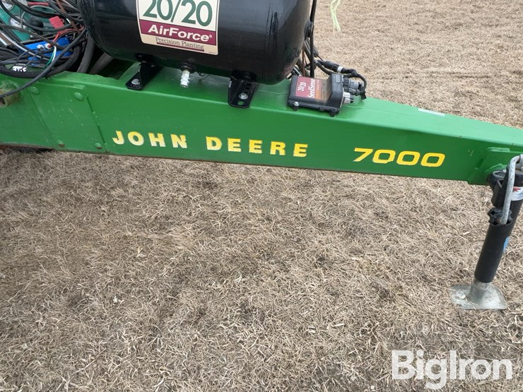 john-deere-7000-image-10