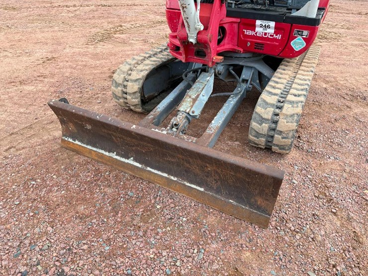 takeuchi-tb235-2-image-34