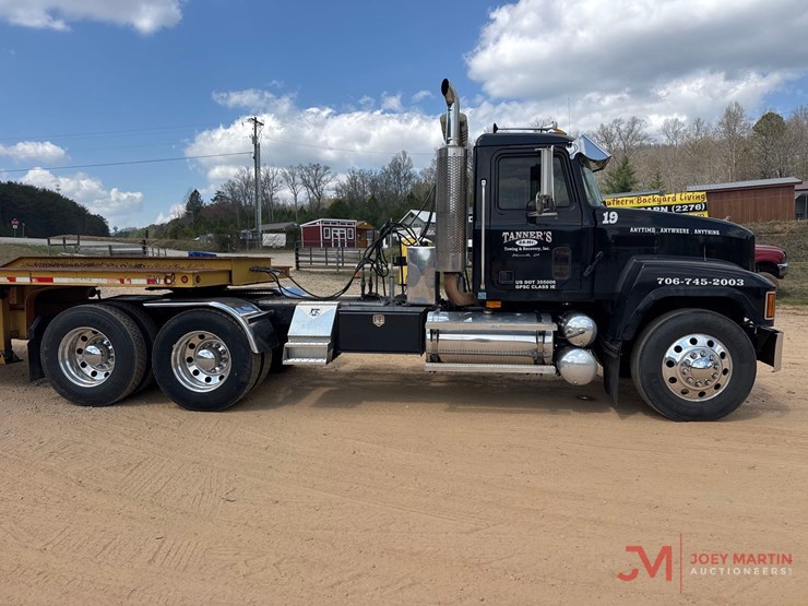 2001-mack-ch613-image-2