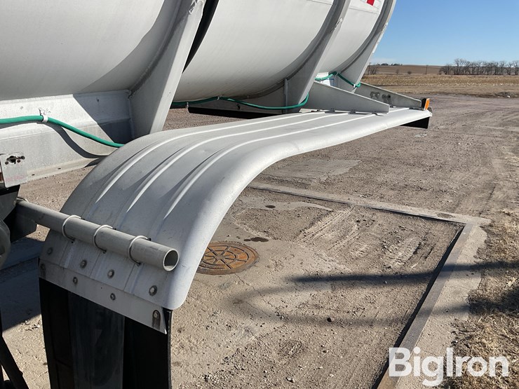 2000-custom-trailer-image-18