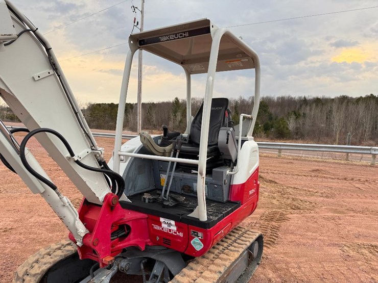 takeuchi-tb235-2-image-23