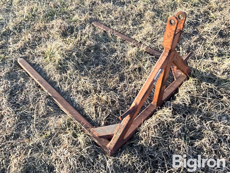 herrs-welding-3-pt-bale-fork-image-3