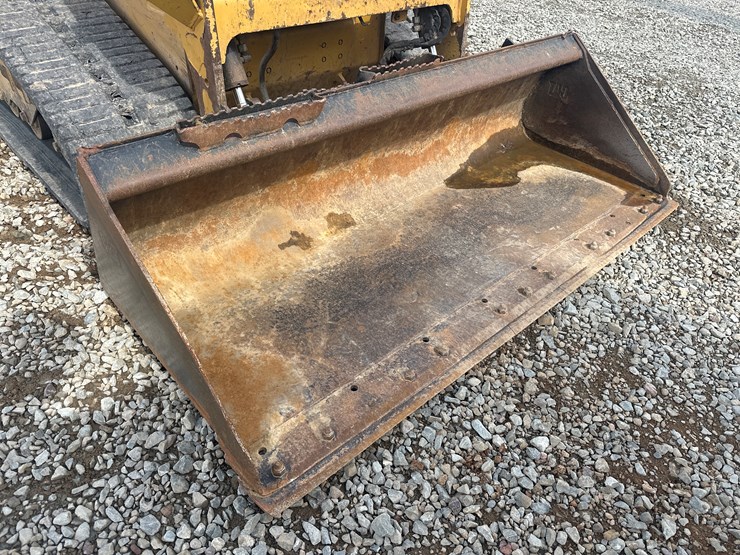 2017-caterpillar-239d-image-28