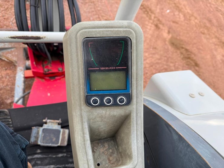 takeuchi-tb235-2-image-50