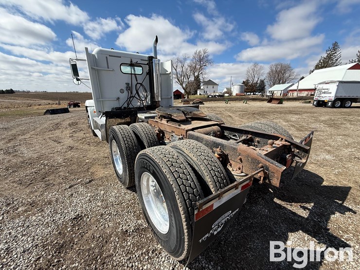 1995-freightliner-fld120-image-7