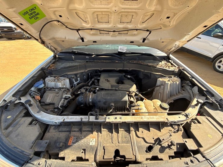 2020-ford-explorer-image-18