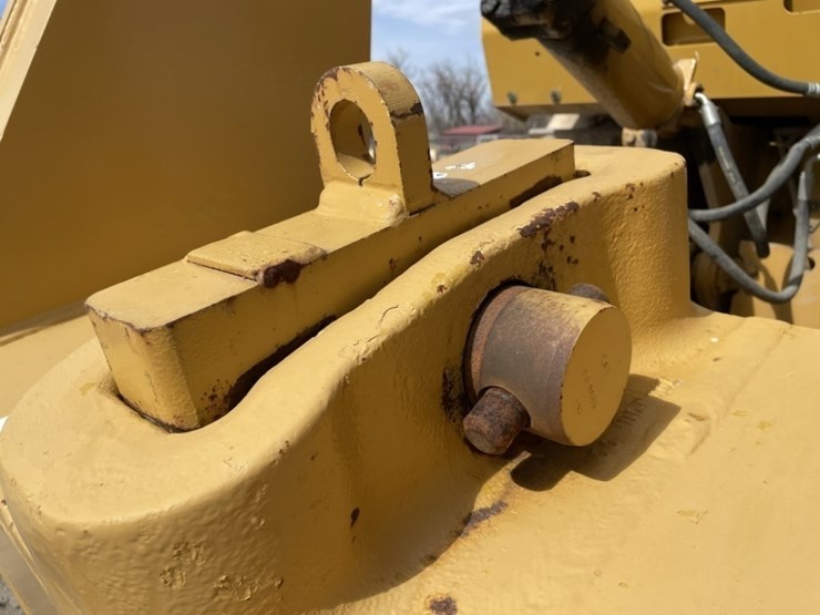 2015-caterpillar-d8t-image-42