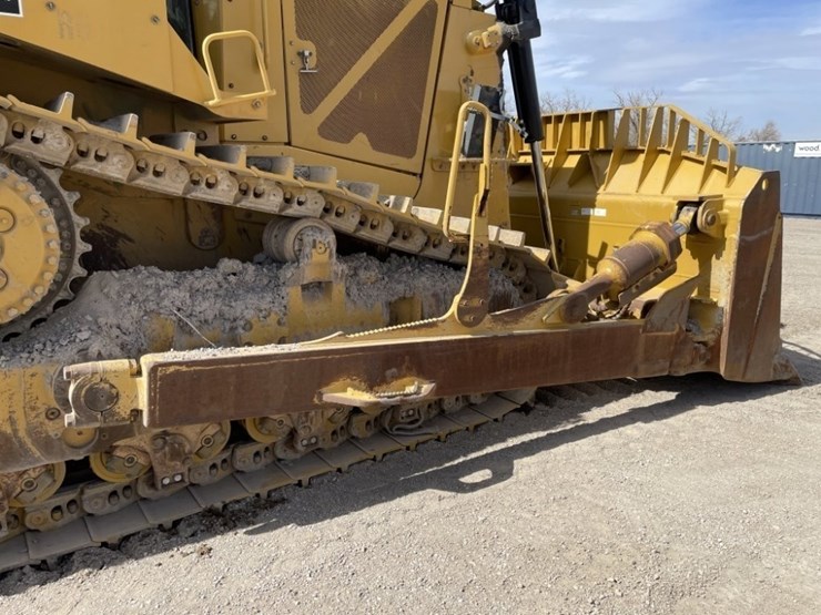 2015-caterpillar-d8t-image-11
