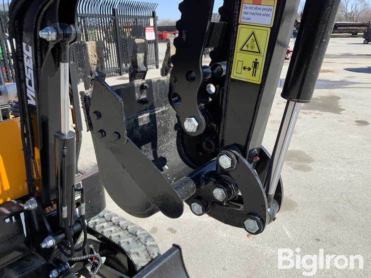 2025-massey-ferguson-730-image-12