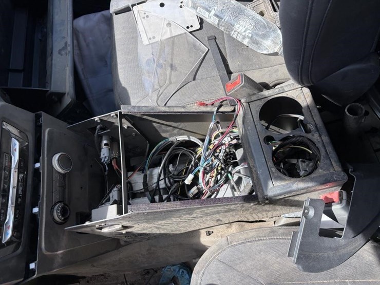 2021-ford-explorer-police-interceptor-image-21