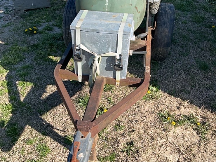 air-compressor-on-2-wheel-trailer-image-2