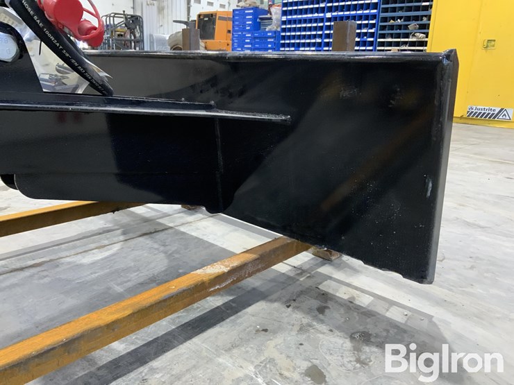 2025-massey-ferguson-730-image-16