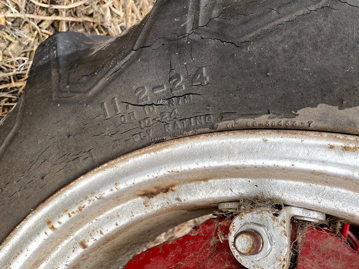 #108-•-mccormick-farmall-b-gas-tractor-image-35