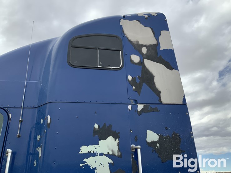 1995-freightliner-fld120-image-17