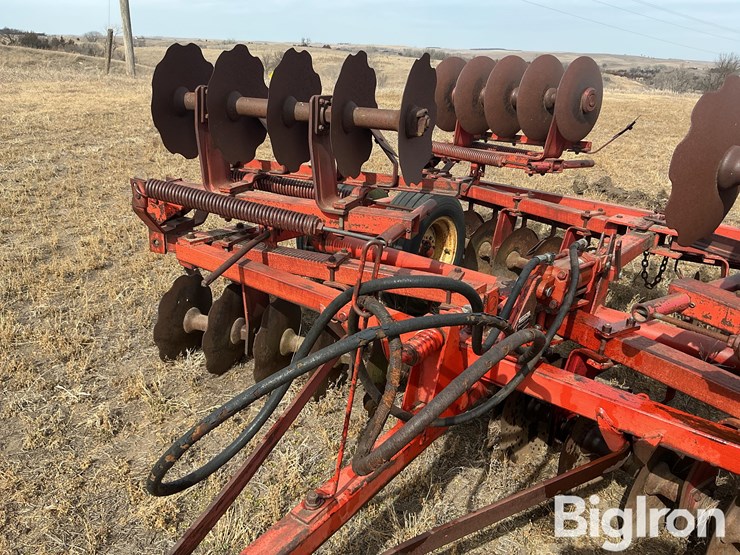 massey-ferguson-520-image-11