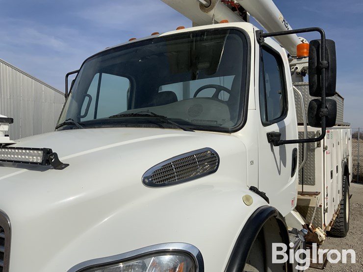 2015-freightliner-m2-106-image-9
