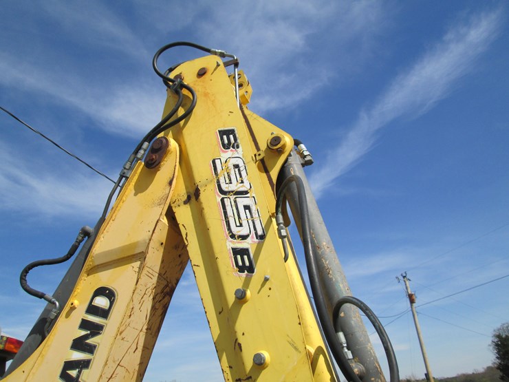 new-holland-b95b-image-7