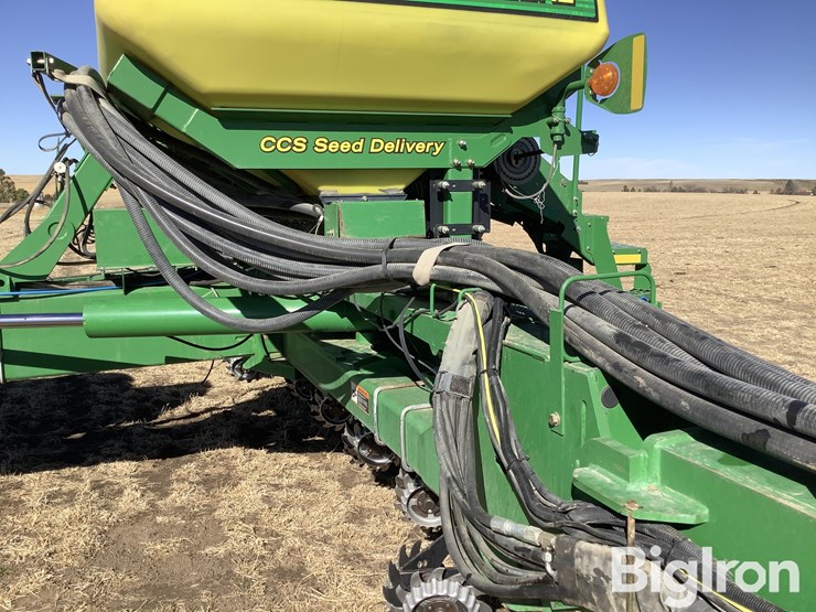2010-john-deere-1770nt-ccs-image-16