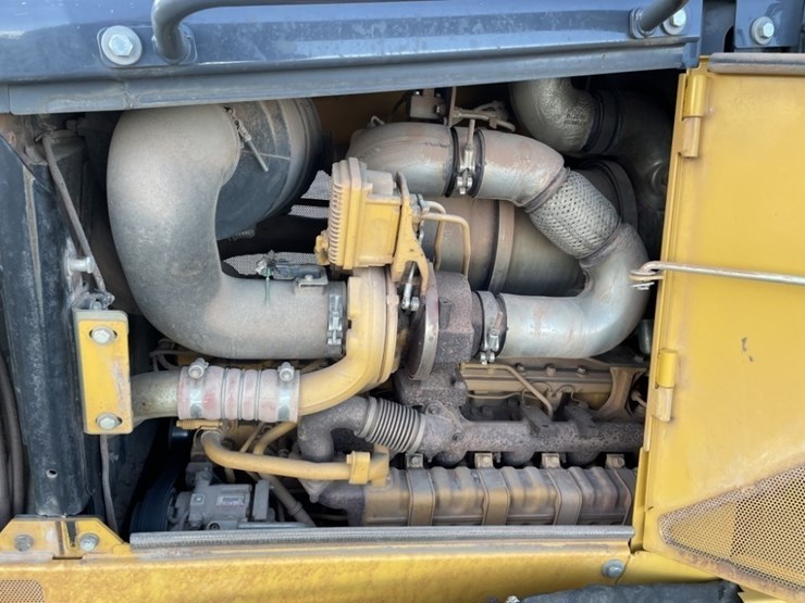 2013-deere-700k-lgp-image-28