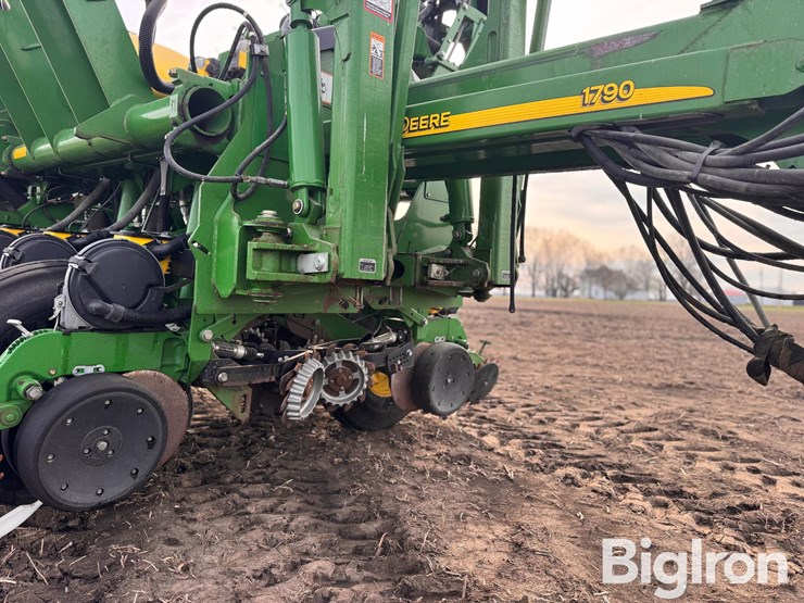 2014-john-deere-1790-ccs-image-13