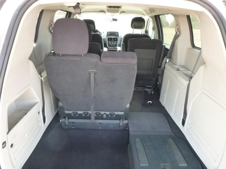 2014-dodge-grand-caravan-image-29